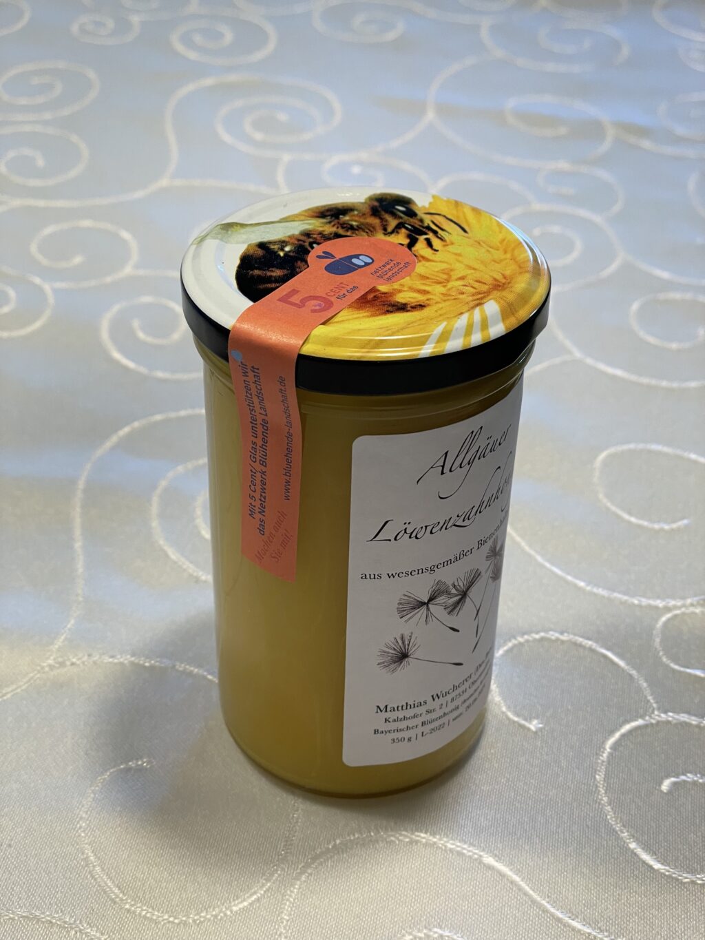 Honigglas mit 5-Cent-Siegeletikett. Foto: M. Wucherer